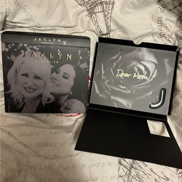 Jaclyn Dear Mom palette - Picture 3 of 3